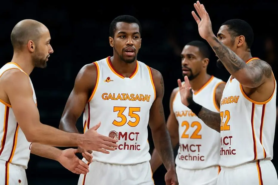 Galatasaray bus attacked after overtime loss to Bursaspor