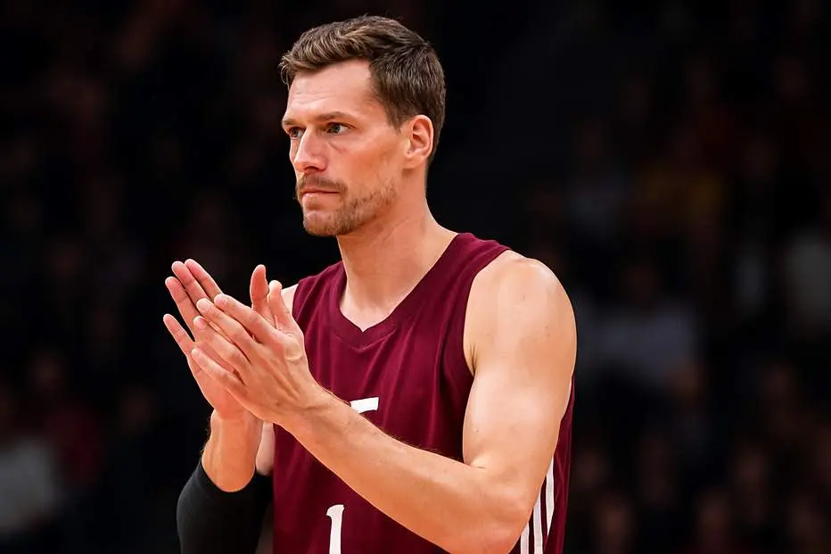 Obst's 17 Points Carry Bayern to 66–63 Win over Bonn