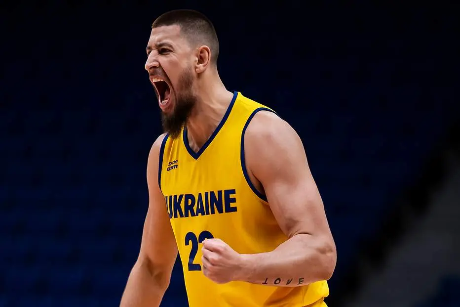 Real Madrid sign Alex Len to multi-year deal