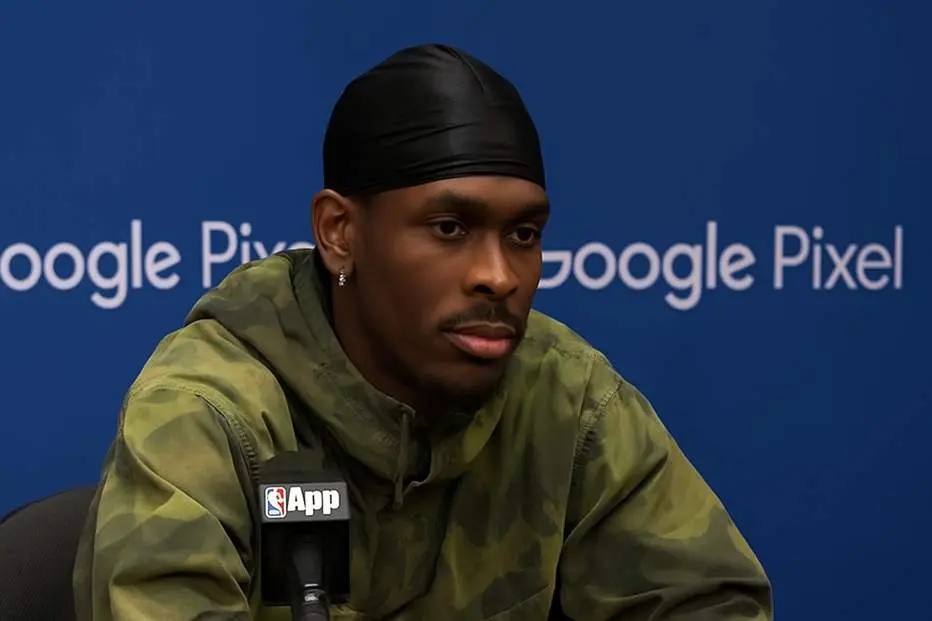 Shai Gilgeous-Alexander reacts after Spurs beat Thunder for third time in 11 days