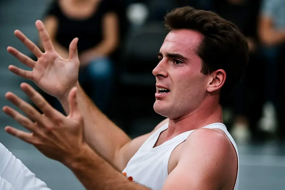 Valencia near new contract with Nate Reuvers